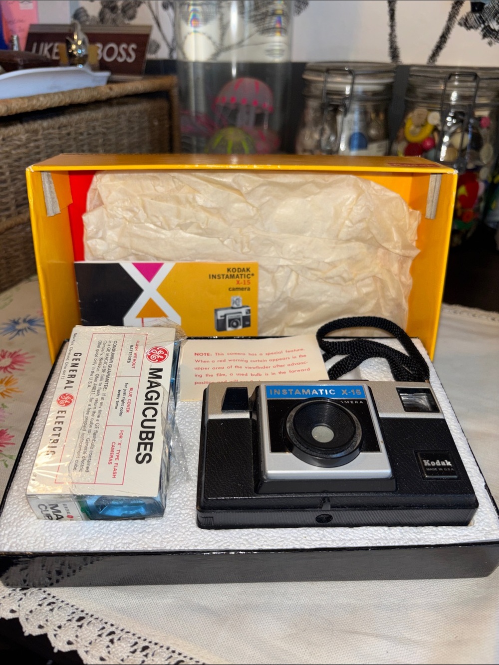 EUC VINTAGE Kodak Instamatic X-15 film camera outfit from the 1970s, complete wi